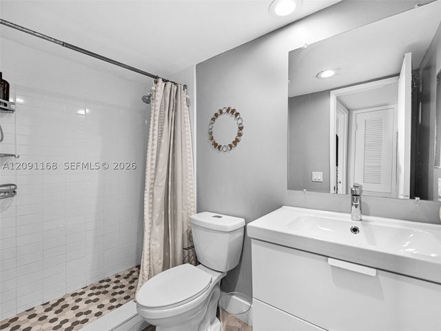400 SE 10th St 303, Deerfield Beach, FL 33441