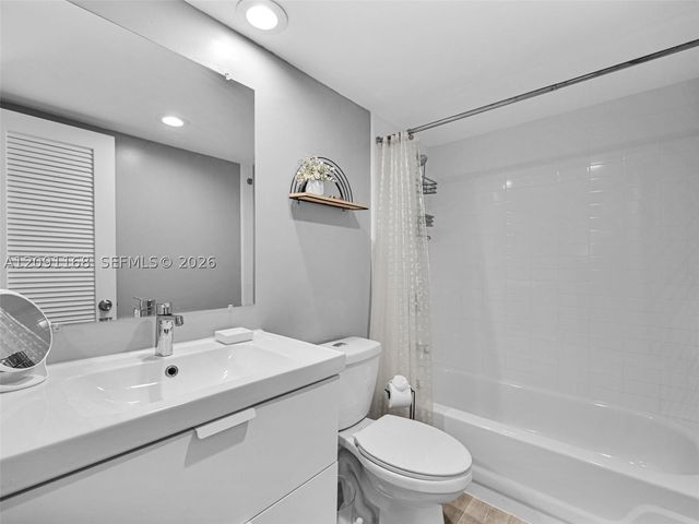 400 SE 10th St 303, Deerfield Beach, FL 33441