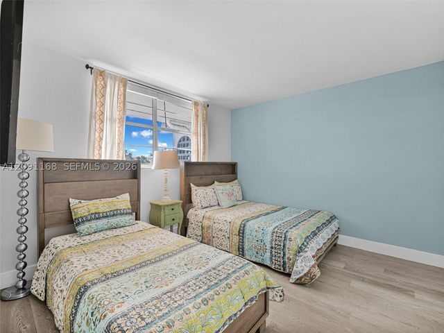 400 SE 10th St 303, Deerfield Beach, FL 33441