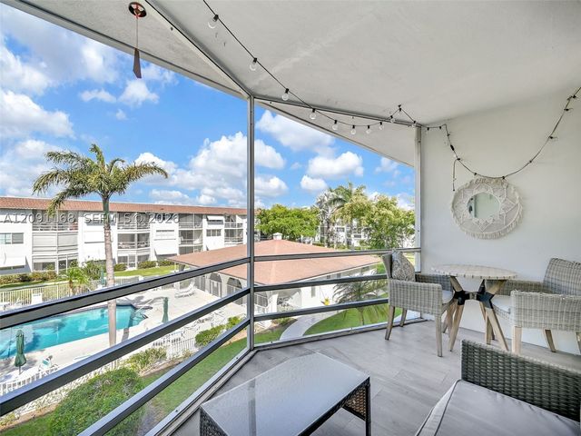 400 SE 10th St 303, Deerfield Beach, FL 33441