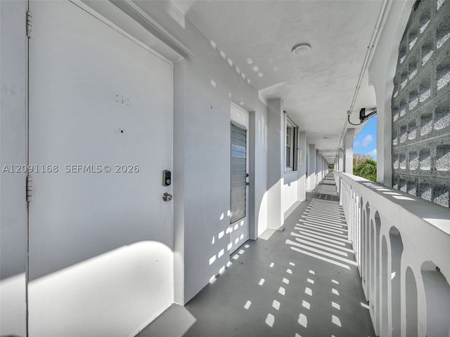 400 SE 10th St 303, Deerfield Beach, FL 33441