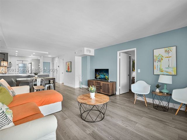 400 SE 10th St 303, Deerfield Beach, FL 33441