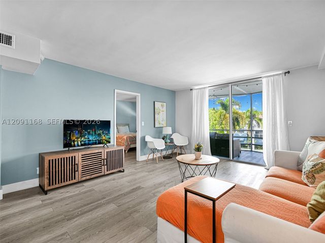 400 SE 10th St 303, Deerfield Beach, FL 33441