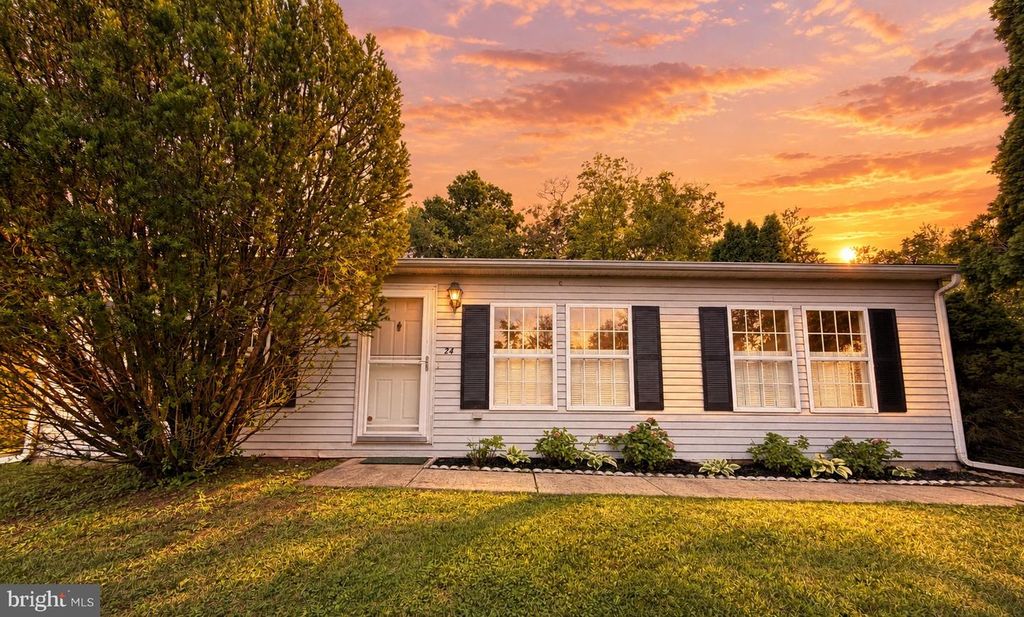24 SHAGBARK CT E, HARLEYSVILLE, PA 19438 — exterior