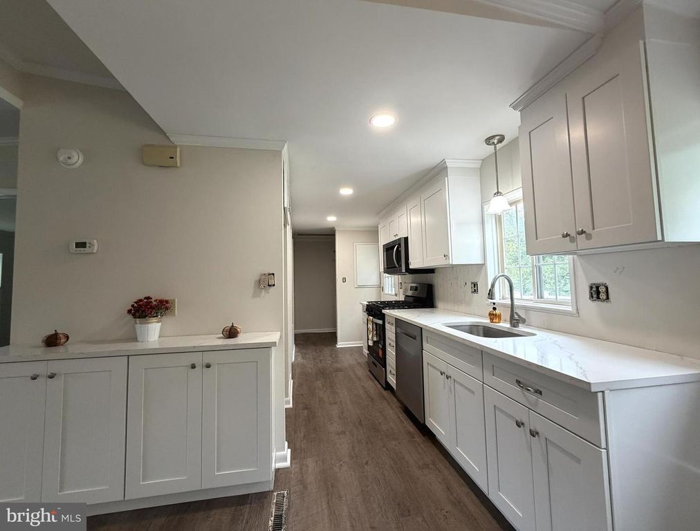 24 SHAGBARK CT E, HARLEYSVILLE, PA 19438 — photo 5