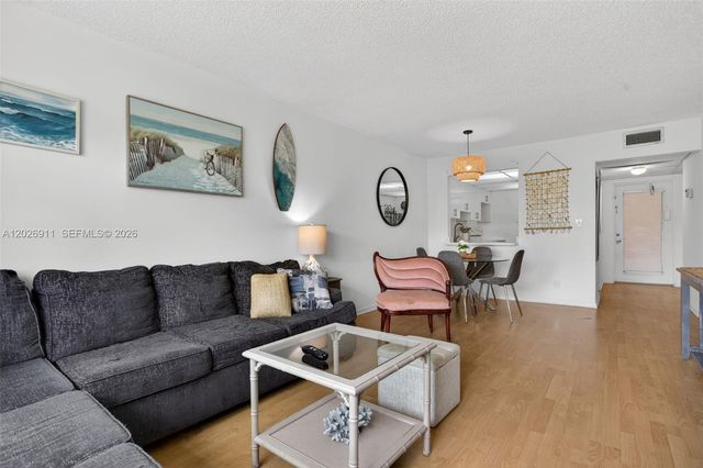 7807 Golf Cir Drive 207, Margate, FL 33063