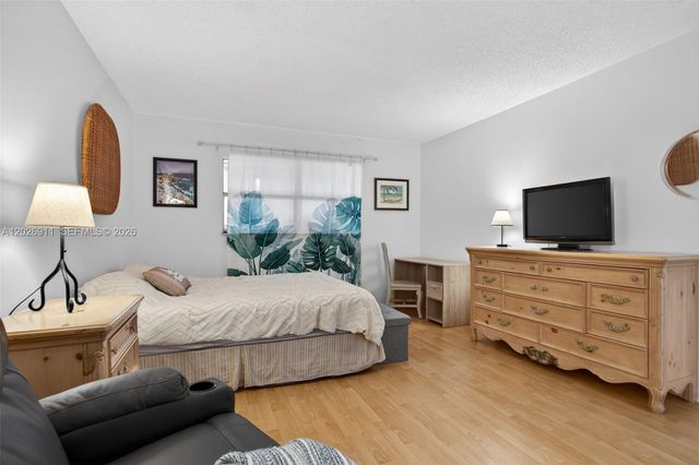 7807 Golf Cir Drive 207, Margate, FL 33063