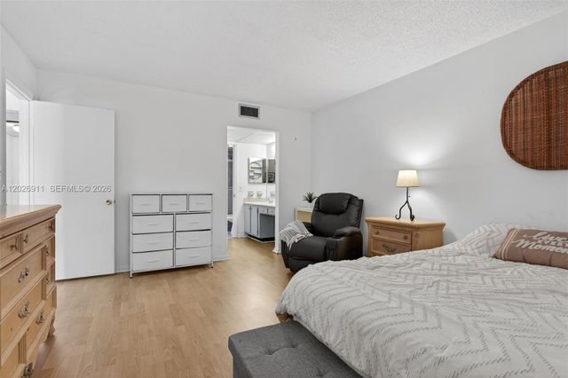 7807 Golf Cir Drive 207, Margate, FL 33063