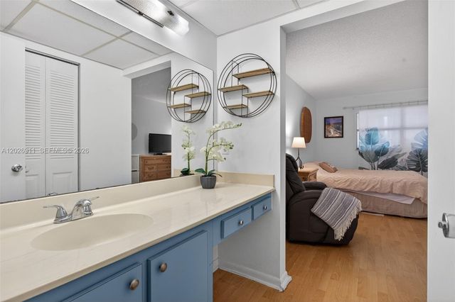 7807 Golf Cir Drive 207, Margate, FL 33063