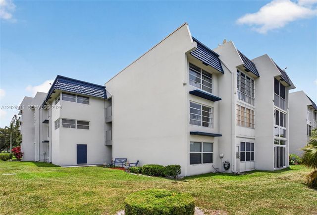 7807 Golf Cir Drive 207, Margate, FL 33063