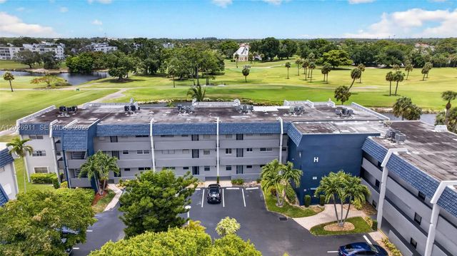 7807 Golf Cir Drive 207, Margate, FL 33063