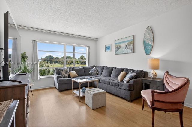 7807 Golf Cir Drive 207, Margate, FL 33063