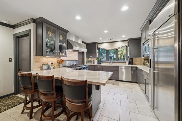 14 Stonegate Drive, Houston, TX 77024