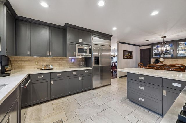 14 Stonegate Drive, Houston, TX 77024