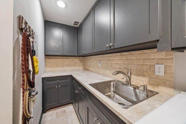 14 Stonegate Drive, Houston, TX 77024