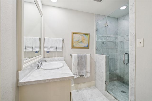 14 Stonegate Drive, Houston, TX 77024
