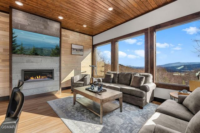 1211 Big Oak Court, Gatlinburg, TN 37738