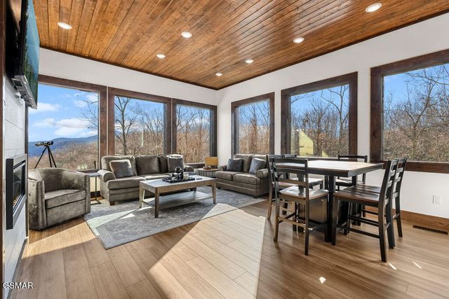 1211 Big Oak Court, Gatlinburg, TN 37738