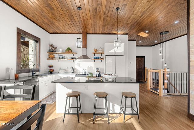 1211 Big Oak Court, Gatlinburg, TN 37738