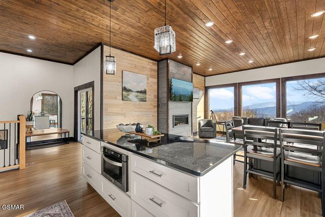 1211 Big Oak Court, Gatlinburg, TN 37738