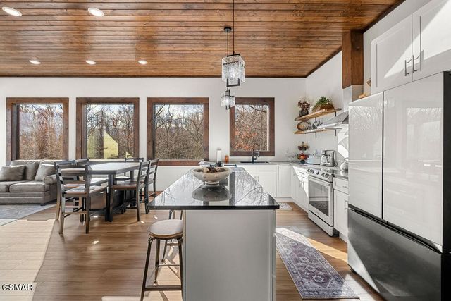 1211 Big Oak Court, Gatlinburg, TN 37738