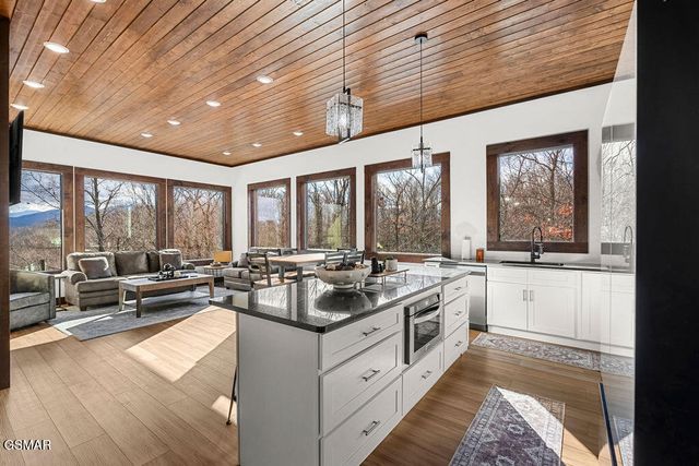 1211 Big Oak Court, Gatlinburg, TN 37738