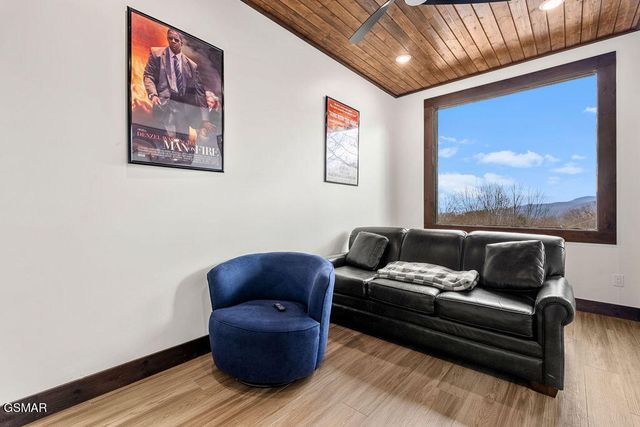 1211 Big Oak Court, Gatlinburg, TN 37738