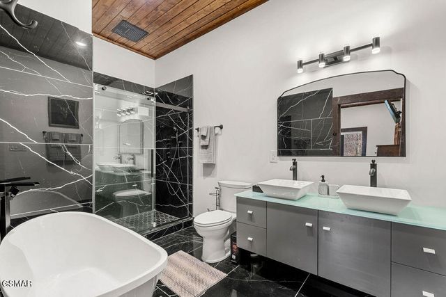 1211 Big Oak Court, Gatlinburg, TN 37738