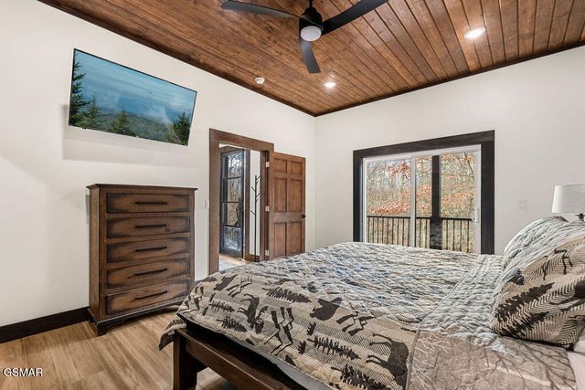 1211 Big Oak Court, Gatlinburg, TN 37738