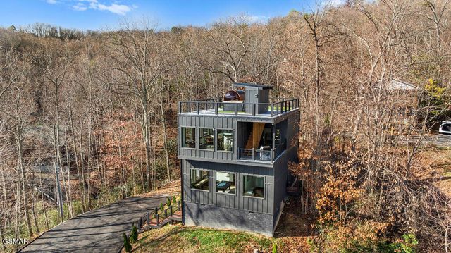 1211 Big Oak Court, Gatlinburg, TN 37738