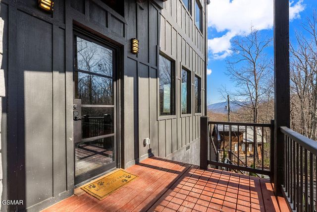 1211 Big Oak Court, Gatlinburg, TN 37738