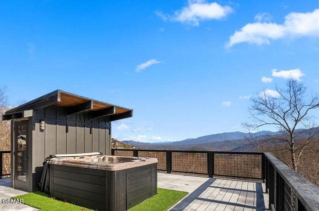 1211 Big Oak Court, Gatlinburg, TN 37738