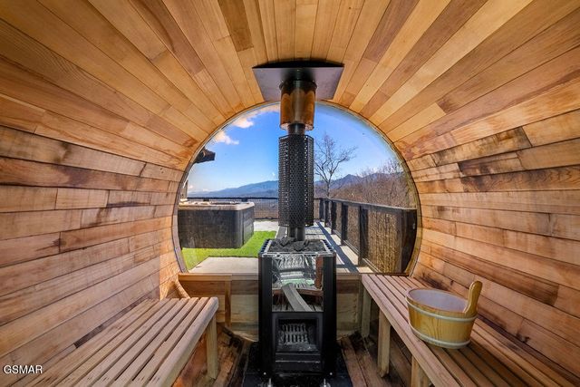 1211 Big Oak Court, Gatlinburg, TN 37738