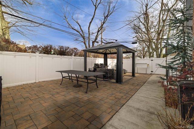 2778 King Street, Oceanside, NY 11572