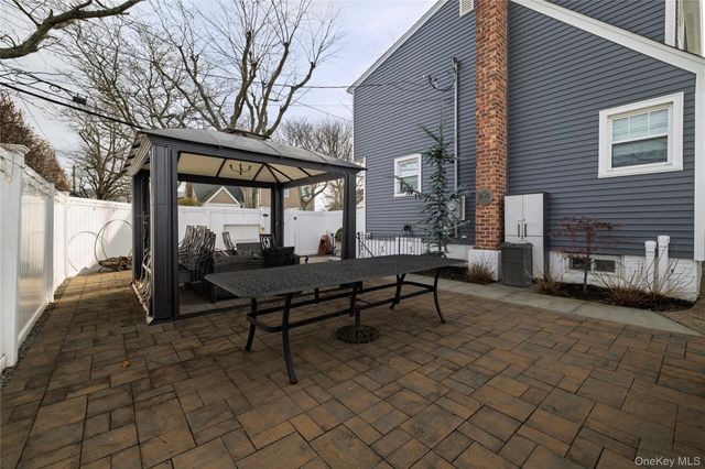 2778 King Street, Oceanside, NY 11572