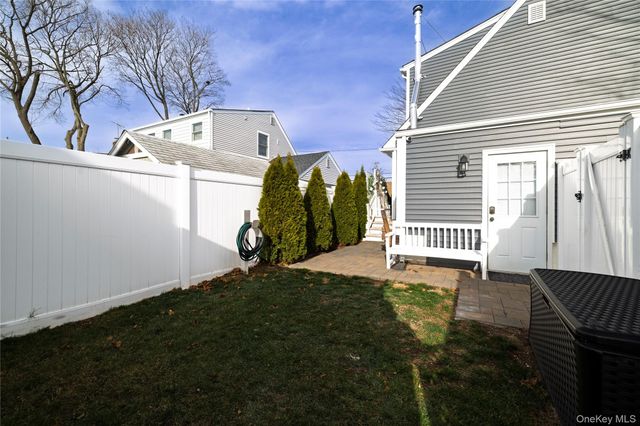 2778 King Street, Oceanside, NY 11572