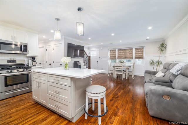 2778 King Street, Oceanside, NY 11572