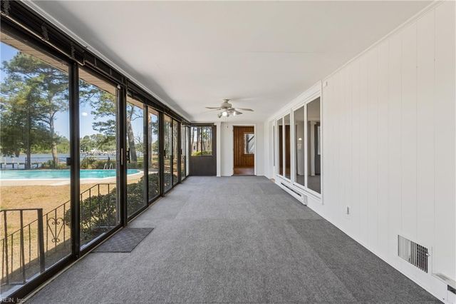 16 Pine LN, Hampton, VA 23664
