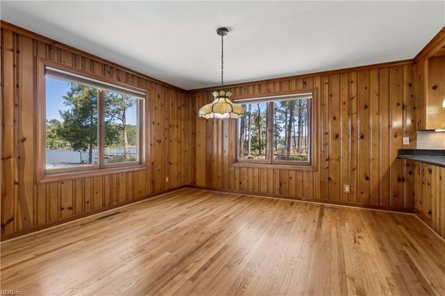 16 Pine LN, Hampton, VA 23664