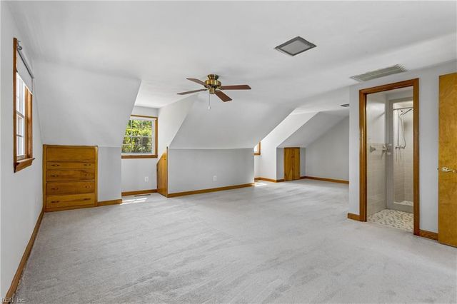 16 Pine LN, Hampton, VA 23664