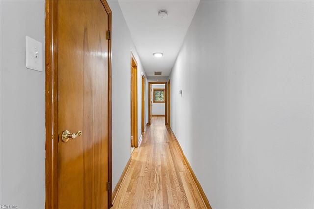 16 Pine LN, Hampton, VA 23664