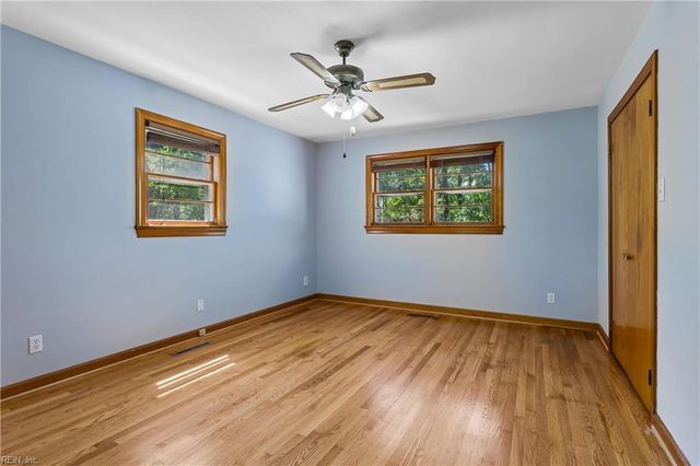 16 Pine LN, Hampton, VA 23664
