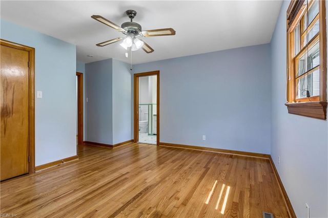 16 Pine LN, Hampton, VA 23664