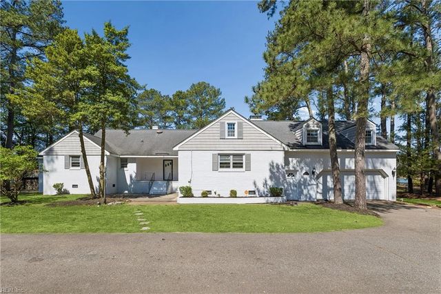 16 Pine LN, Hampton, VA 23664