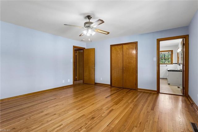 16 Pine LN, Hampton, VA 23664