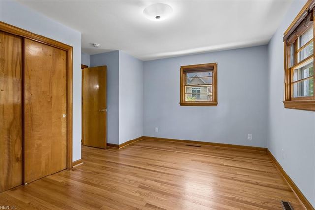 16 Pine LN, Hampton, VA 23664