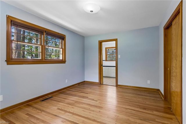 16 Pine LN, Hampton, VA 23664