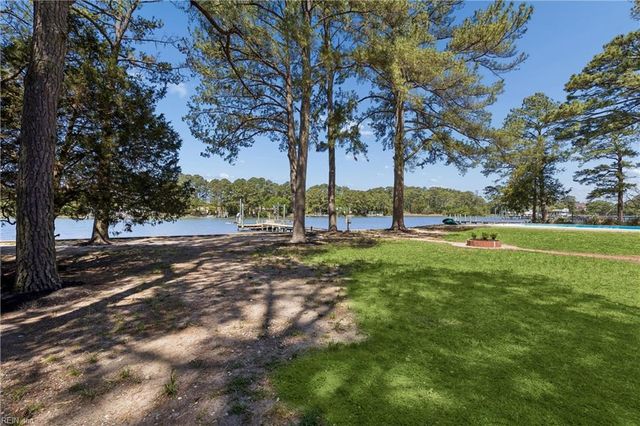 16 Pine LN, Hampton, VA 23664