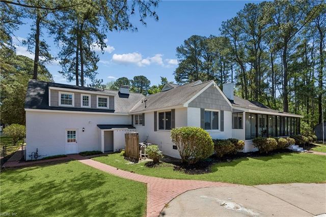 16 Pine LN, Hampton, VA 23664