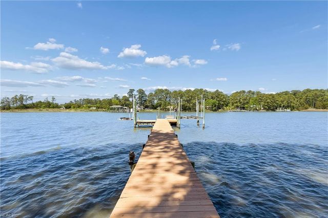 16 Pine LN, Hampton, VA 23664